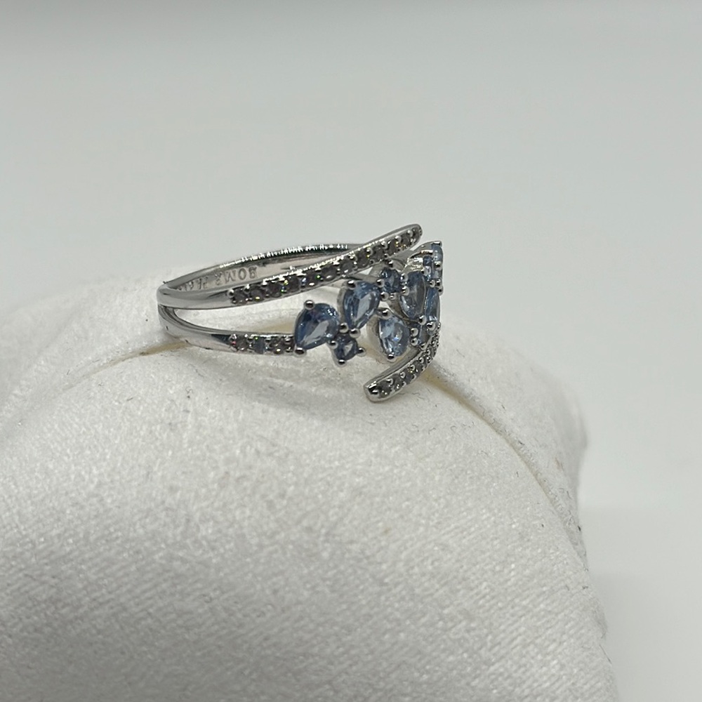 Elegant Rhodium and Blue Gemstone Ring No Bag No Tag Never worn Size 9 - Picture 2 of 4